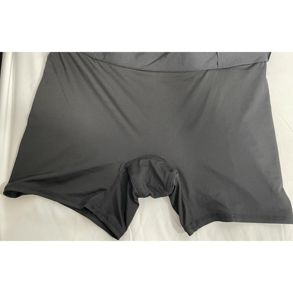 NWT Belyn Key Skort, Color: Onyx With Grommet Trim Women's Size: L - Picture 7 of 11